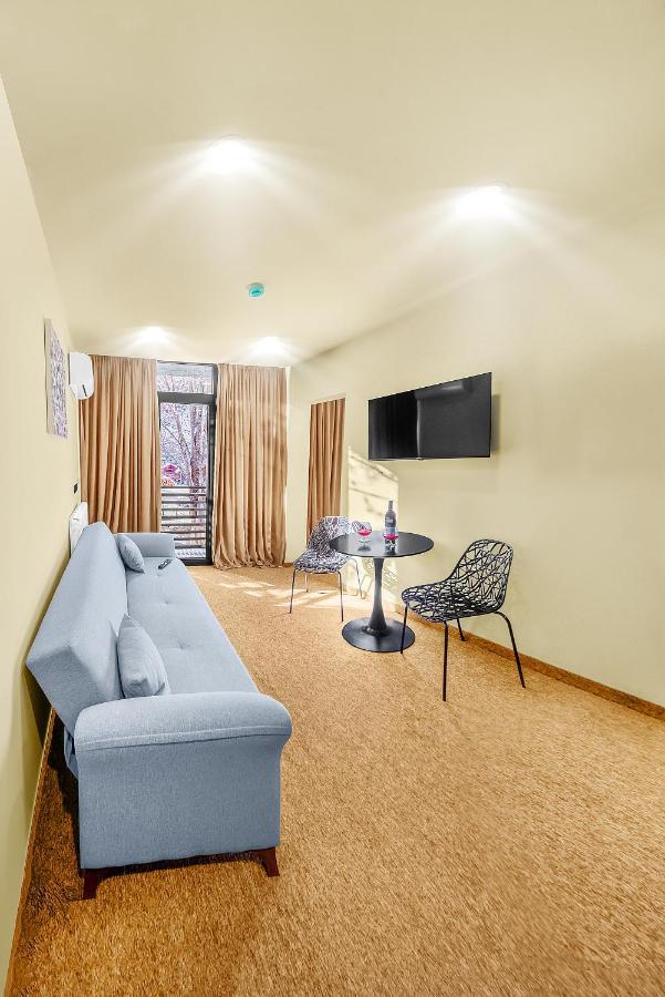 Lalo Hotel 아바스투마니 외부 사진